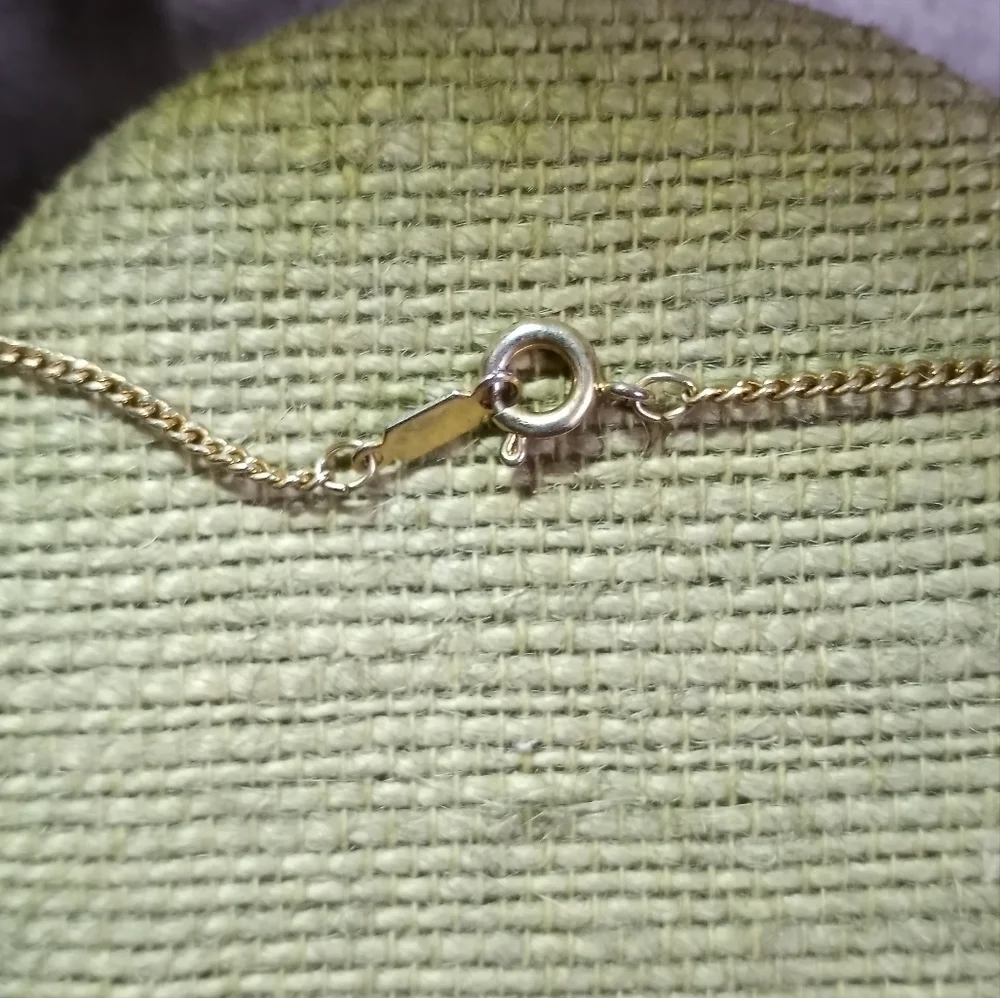 Silvertone red green crystal stocking pendant on goldtone chain - Picture 4 of 6
